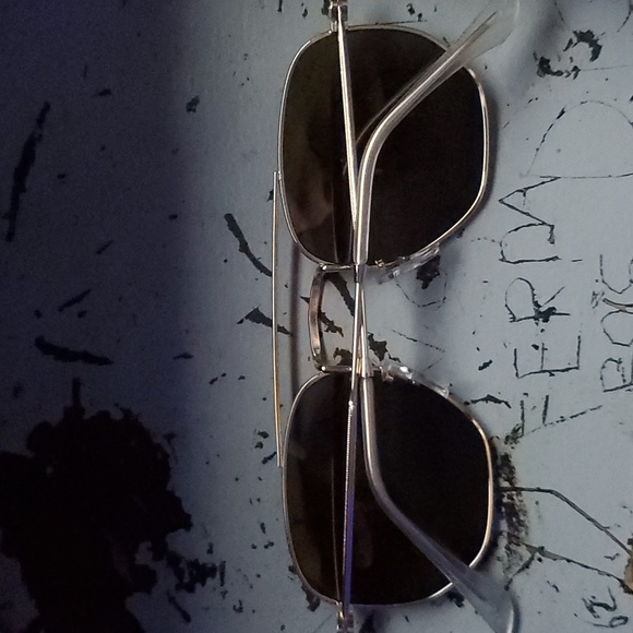 Non authentic raybans - Picture 3 of 3